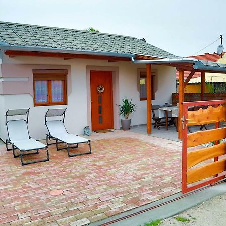 Jazmin Apartman Buzsák Buitenkant foto