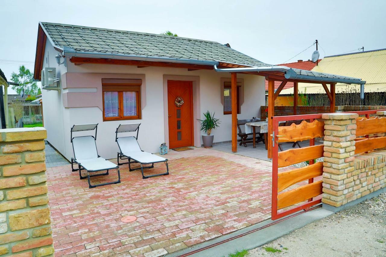 Jazmin Apartman Buzsák Buitenkant foto