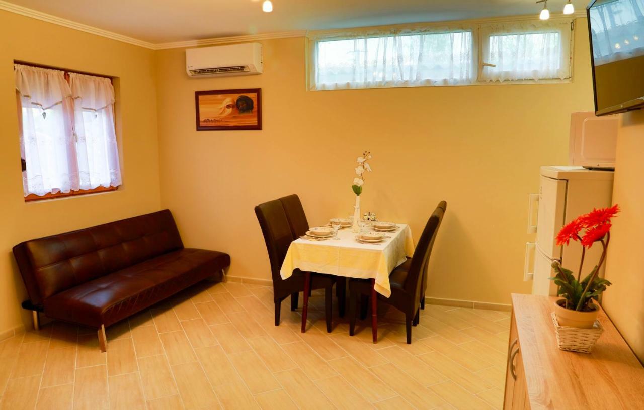 Jazmin Apartman Buzsák Buitenkant foto