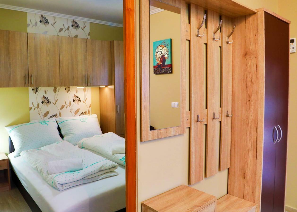 Jazmin Apartman Buzsák Buitenkant foto
