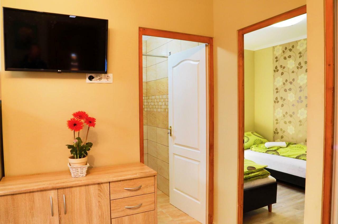 Jazmin Apartman Buzsák Buitenkant foto